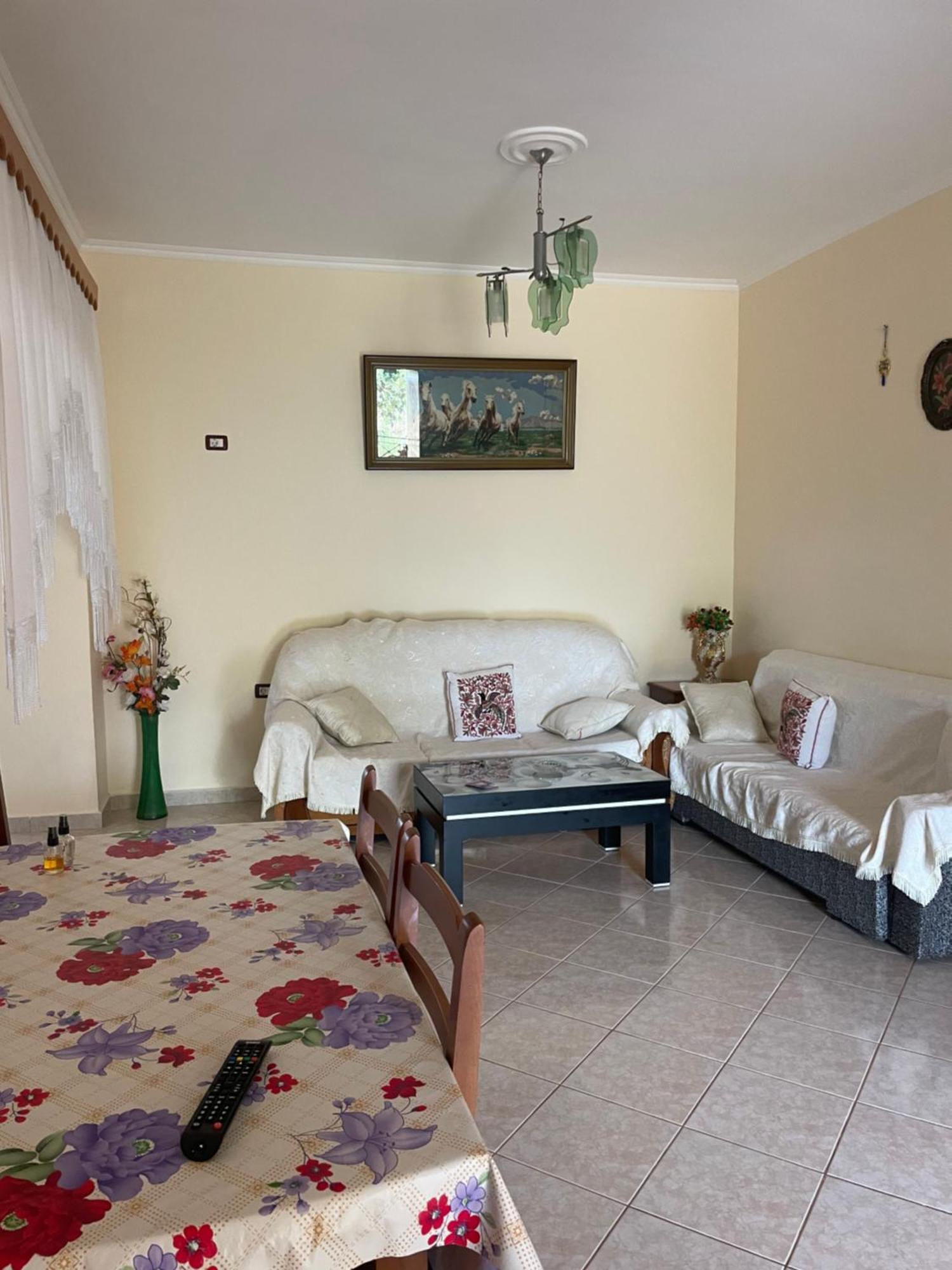 Shtepi Manuel Appartement Saranda